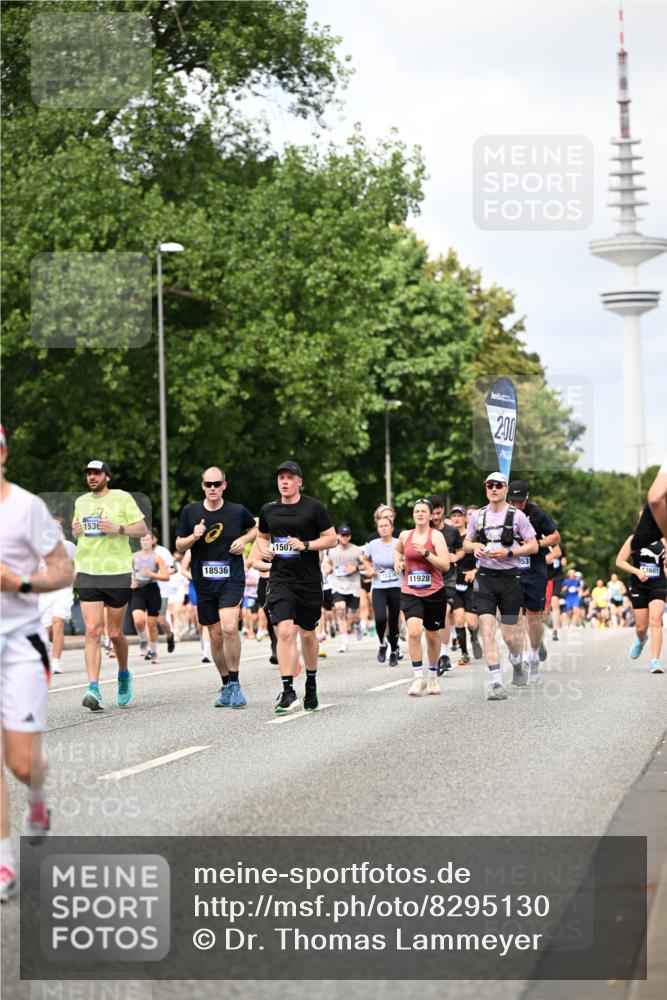 29.06.2025 - hella hamburg halbmarathon Dr. Thomas Lammeyer http://msf.ph/oto/8295130 29.06.2025 10:37:39 Kennedybrücke 1324, 1896, 1995, 2085, 2342, 2776, 3341, 3560, 3812, 3871, 4164, 4361, 4433, 4449, 5075, 5180, 5561, 5584, 5917, 6773, 6999, 7308, 7309, 7705, 8620, 8891, 8993, 9234, 9258, 9438, 9591, 9706, 9750, 9799, 10800, 11092, 11111, 11260 meine-sportfotos.de