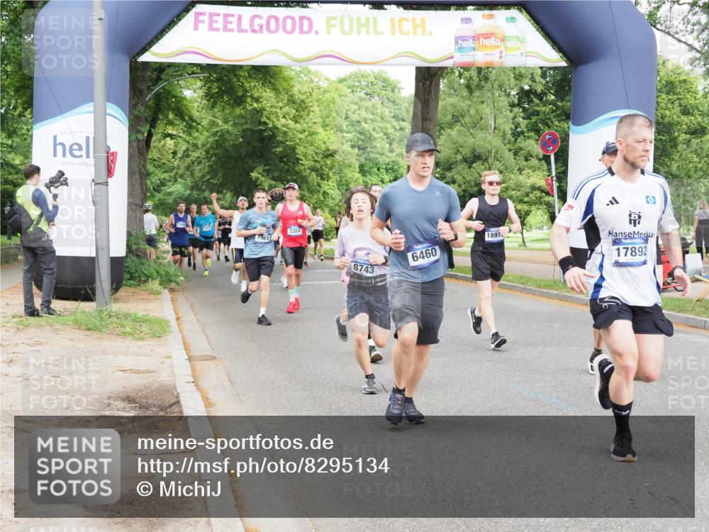 29.06.2025 - hella hamburg halbmarathon MichiJ http://msf.ph/oto/8295134 29.06.2025 10:34:04 Zwischen KM18-KM19 1759, 2048, 2367, 3186, 6054, 6071, 6290, 6373, 6460, 6700, 8269, 8743, 10792, 11773, 11809, 12084, 15133, 15636, 16513, 16624, 17499, 17674, 17892, 18970, 19128 meine-sportfotos.de