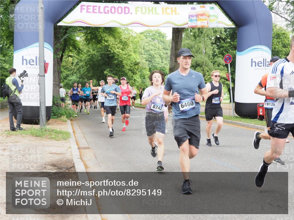 29.06.2025 - hella hamburg halbmarathon MichiJ http://msf.ph/oto/8295149 29.06.2025 10:34:04 Zwischen KM18-KM19 1759, 2048, 2367, 3186, 6054, 6071, 6290, 6373, 6460, 6700, 8269, 8743, 10792, 11773, 11809, 12084, 15133, 15636, 16513, 16624, 17499, 17674, 17892, 18970, 19128 meine-sportfotos.de