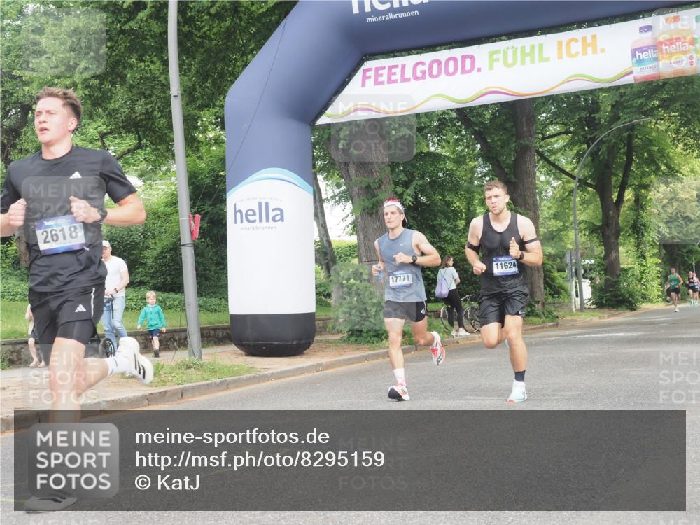 29.06.2025 - hella hamburg halbmarathon KatJ http://msf.ph/oto/8295159 29.06.2025 10:13:23 Zwischen KM18-KM19 2618, 7834, 7862 meine-sportfotos.de