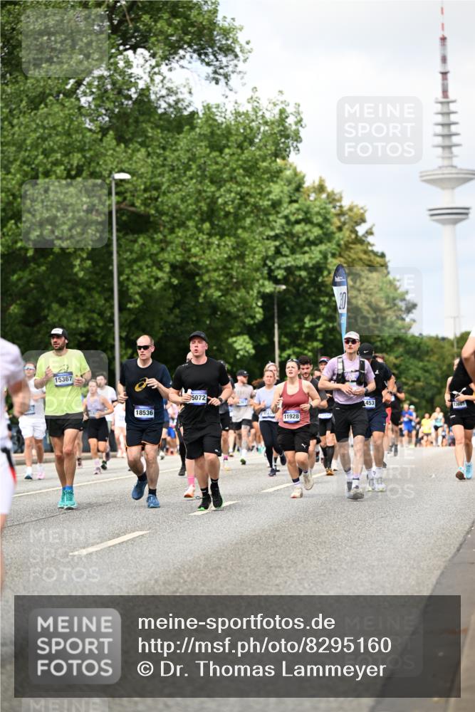 29.06.2025 - hella hamburg halbmarathon Dr. Thomas Lammeyer http://msf.ph/oto/8295160 29.06.2025 10:37:40 Kennedybrücke 1324, 1896, 1995, 2085, 2342, 2526, 2776, 3341, 3812, 3871, 4164, 4361, 4433, 4449, 4807, 5075, 5180, 5561, 5584, 5917, 6773, 6999, 7308, 7309, 7705, 8620, 8891, 9234, 9258, 9438, 9591, 9706, 9750, 9799, 10800, 11092, 11111, 11260 meine-sportfotos.de
