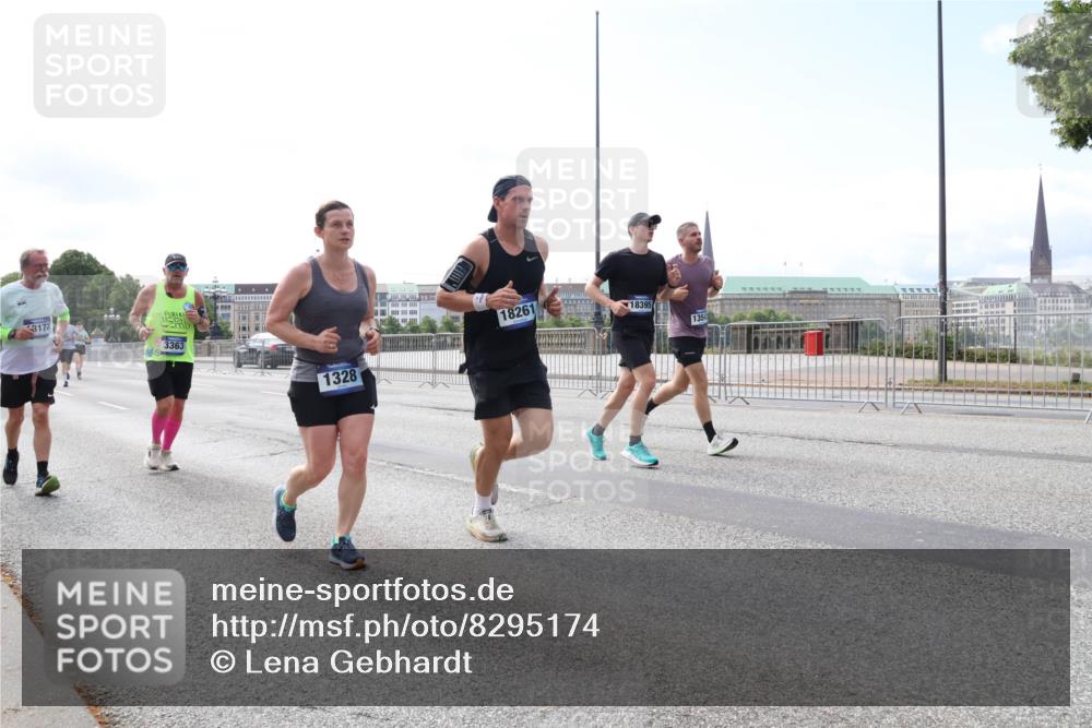 29.06.2025 - hella hamburg halbmarathon Lena Gebhardt http://msf.ph/oto/8295174 29.06.2025 10:11:58 Lombardsbrücke 1062, 1328, 1531, 1790, 1866, 1992, 2661, 3363, 4227, 5379, 5605, 7474, 7571, 8115, 8807, 8810, 9191, 9253, 9428, 9705, 10042, 10409, 10428, 11321, 11507, 11509, 11525, 11537, 11581, 11917, 12473, 13171, 13177, 13203, 13542, 13939, 13958, 14008, 14060, 14196, 14313, 14384, 15137, 15945, 16379, 16976, 17080, 17638, 17774, 17866, 18261, 18278, 18395, 18429, 18655 meine-sportfotos.de
