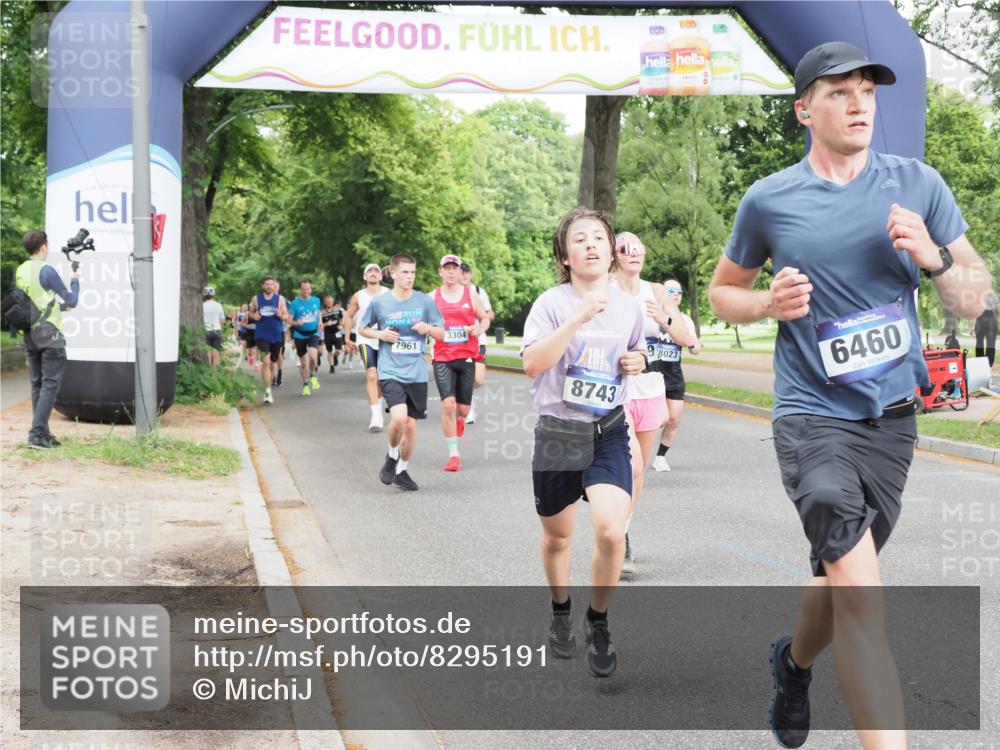 29.06.2025 - hella hamburg halbmarathon MichiJ http://msf.ph/oto/8295191 29.06.2025 10:34:05 Zwischen KM18-KM19 1759, 2048, 2367, 3186, 6054, 6071, 6290, 6373, 6460, 6700, 8023, 8269, 8743, 10792, 11809, 12084, 15133, 15636, 16513, 16624, 17499, 17674, 17892, 18970, 19128 meine-sportfotos.de