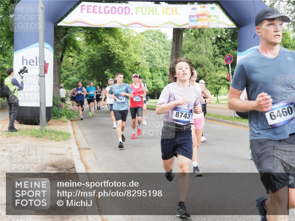 29.06.2025 - hella hamburg halbmarathon MichiJ http://msf.ph/oto/8295198 29.06.2025 10:34:05 Zwischen KM18-KM19 1759, 2048, 2367, 3186, 6054, 6071, 6290, 6373, 6460, 6700, 8023, 8269, 8743, 10792, 11809, 12084, 15133, 15636, 16513, 16624, 17499, 17674, 17892, 18970, 19128 meine-sportfotos.de