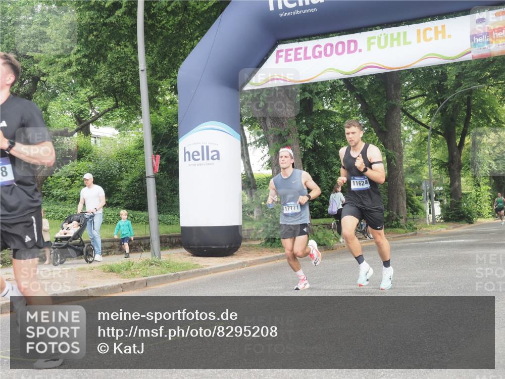 29.06.2025 - hella hamburg halbmarathon KatJ http://msf.ph/oto/8295208 29.06.2025 10:13:23 Zwischen KM18-KM19 2618, 7834, 7862 meine-sportfotos.de