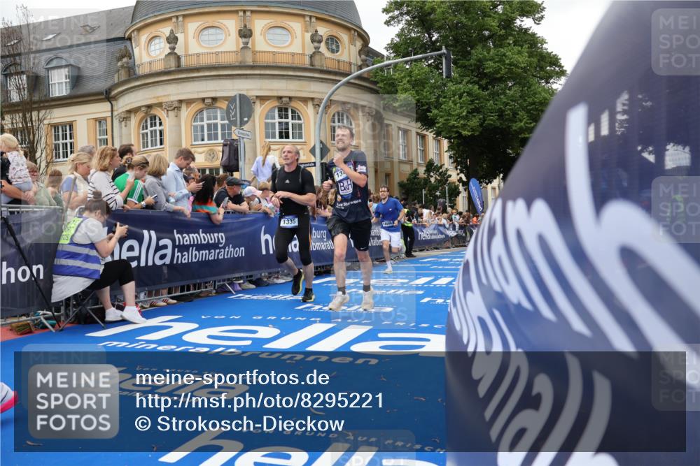 29.06.2025 - hella hamburg halbmarathon Strokosch-Dieckow http://msf.ph/oto/8295221 29.06.2025 10:51:31 Ziel 1335, 2946, 5008, 5820, 7943, 9656, 10691, 11422, 13327, 13403, 13792, 14012, 15871, 15950, 17131, 19007, 19020 meine-sportfotos.de