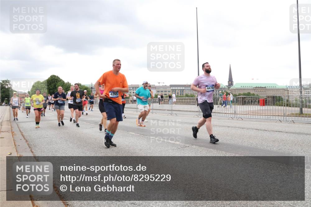 29.06.2025 - hella hamburg halbmarathon Lena Gebhardt http://msf.ph/oto/8295229 29.06.2025 10:56:04 Lombardsbrücke 17039, 17038, 4265, 14492, 4470, 1113, 1738, 1909, 2095, 2793, 3101, 3244, 3257, 3268, 4083, 4265, 4354, 4470, 4473, 4836, 4896, 5220, 5222, 5306, 5575, 5580, 5693, 5757, 5994, 6055, 6056, 6113, 6257, 6494, 6594, 6968, 7025, 7028, 7516, 7616, 7969, 8005, 8110, 8305, 8517, 8527, 8532, 8533, 8648, 9435, 9548, 9606, 9838, 9861, 9865, 9948, 9953, 9956, 10094, 10436, 10438, 10449, 10593, 10640, 10740, 10784, 10987, 11903, 11962, 11963, 12695 meine-sportfotos.de