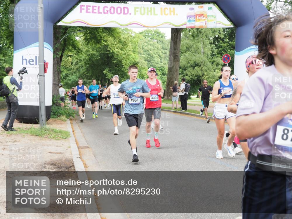 29.06.2025 - hella hamburg halbmarathon MichiJ http://msf.ph/oto/8295230 29.06.2025 10:34:06 Zwischen KM18-KM19 1012, 1759, 2048, 2367, 3186, 3304, 6071, 6290, 6373, 6460, 7961, 8023, 8269, 8743, 9232, 10792, 11809, 12084, 15133, 15636, 16624, 17499, 17674, 17892, 18970, 19128 meine-sportfotos.de