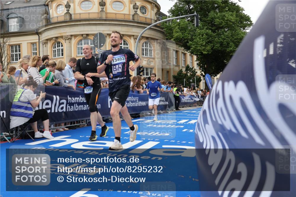 29.06.2025 - hella hamburg halbmarathon Strokosch-Dieckow http://msf.ph/oto/8295232 29.06.2025 10:51:32 Ziel 1335, 5008, 5820, 7943, 10691, 11422, 13327, 13403, 13792, 14012, 14458, 15871, 17131, 19007, 19020 meine-sportfotos.de