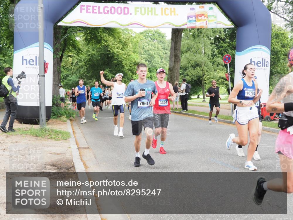 29.06.2025 - hella hamburg halbmarathon MichiJ http://msf.ph/oto/8295247 29.06.2025 10:34:06 Zwischen KM18-KM19 1012, 1759, 2048, 2367, 3186, 3304, 6071, 6290, 6373, 6460, 7961, 8023, 8269, 8743, 9232, 10792, 11809, 12084, 15133, 15636, 16624, 17499, 17674, 17892, 18970, 19128 meine-sportfotos.de