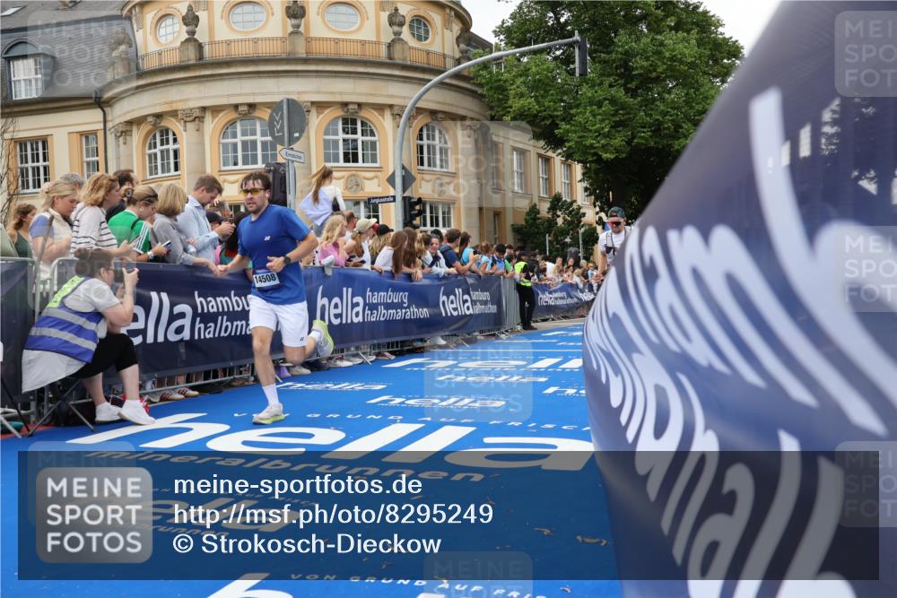 29.06.2025 - hella hamburg halbmarathon Strokosch-Dieckow http://msf.ph/oto/8295249 29.06.2025 10:51:33 Ziel 1335, 5008, 7943, 10691, 13327, 13403, 13792, 14012, 14458, 15496, 15871, 17131, 19007, 19020 meine-sportfotos.de
