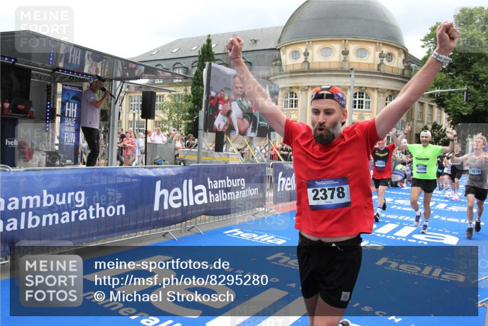 29.06.2025 - hella hamburg halbmarathon Michael Strokosch http://msf.ph/oto/8295280 29.06.2025 10:56:54 Ziel 1955, 2378, 2741, 3836, 5418, 6835, 7716, 8825, 13816, 14461, 16008, 16009, 16620, 16679, 17133 meine-sportfotos.de