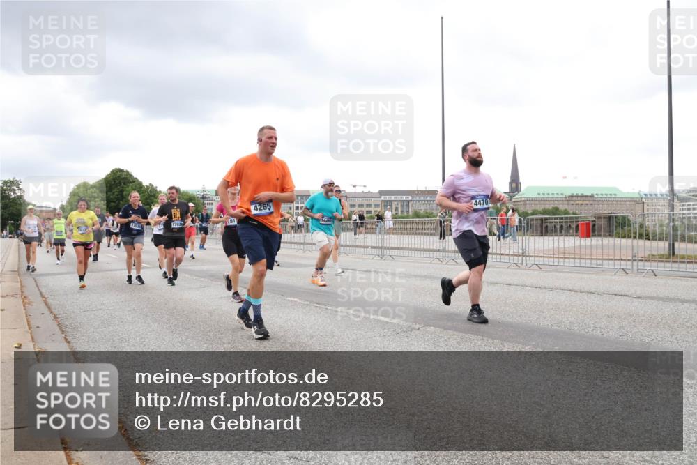 29.06.2025 - hella hamburg halbmarathon Lena Gebhardt http://msf.ph/oto/8295285 29.06.2025 10:56:04 Lombardsbrücke 17039, 17038, 819, 4265, 14492, 4470, 1113, 1738, 1909, 2095, 2793, 3101, 3244, 3257, 3268, 4083, 4265, 4354, 4470, 4473, 4836, 4896, 5220, 5222, 5306, 5575, 5580, 5693, 5757, 5994, 6055, 6056, 6113, 6257, 6494, 6594, 6968, 7025, 7028, 7516, 7616, 7969, 8005, 8110, 8305, 8517, 8527, 8532, 8533, 8648, 9435, 9548, 9606, 9838, 9861, 9865, 9948, 9953, 9956, 10094, 10436, 10438, 10449, 10593, 10640, 10740, 10784, 10987, 11903, 11962, 11963, 12695 meine-sportfotos.de