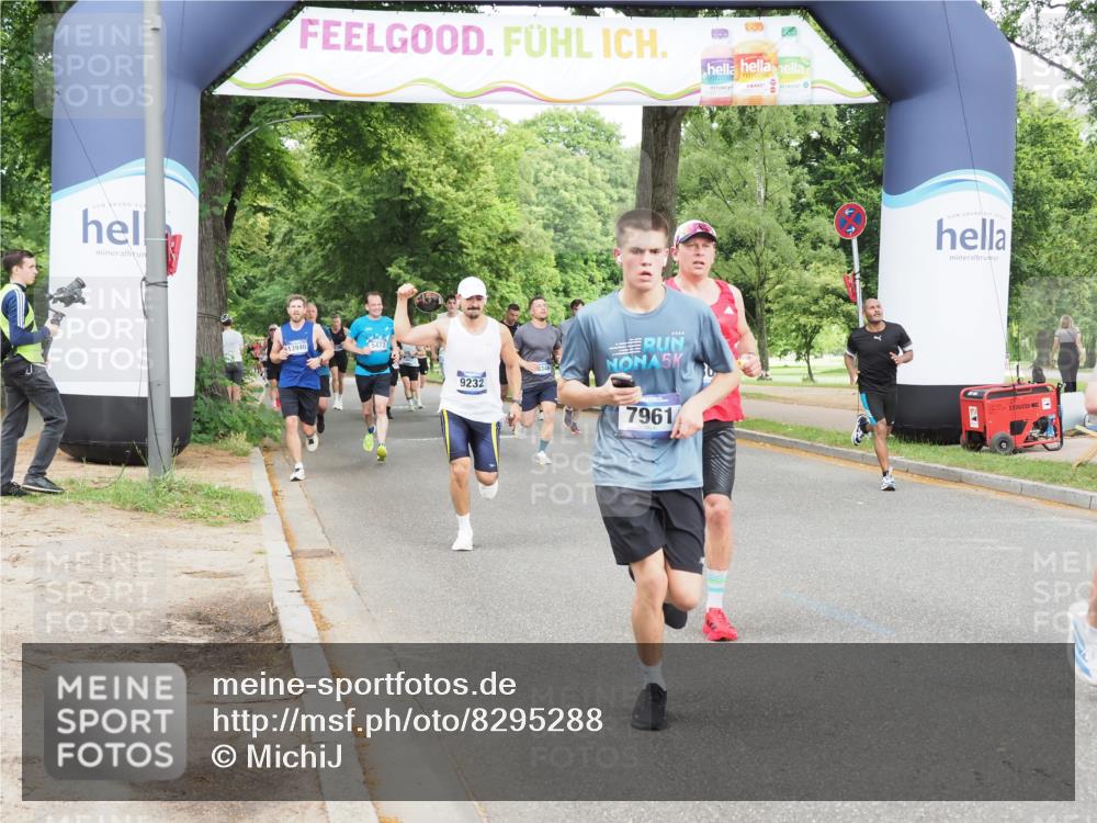 29.06.2025 - hella hamburg halbmarathon MichiJ http://msf.ph/oto/8295288 29.06.2025 10:34:07 Zwischen KM18-KM19 1012, 1759, 2048, 3186, 3304, 6071, 6290, 6373, 6460, 7961, 8023, 8269, 8743, 9232, 10792, 12084, 15133, 15636, 16624, 17499, 17892, 18970, 19128 meine-sportfotos.de