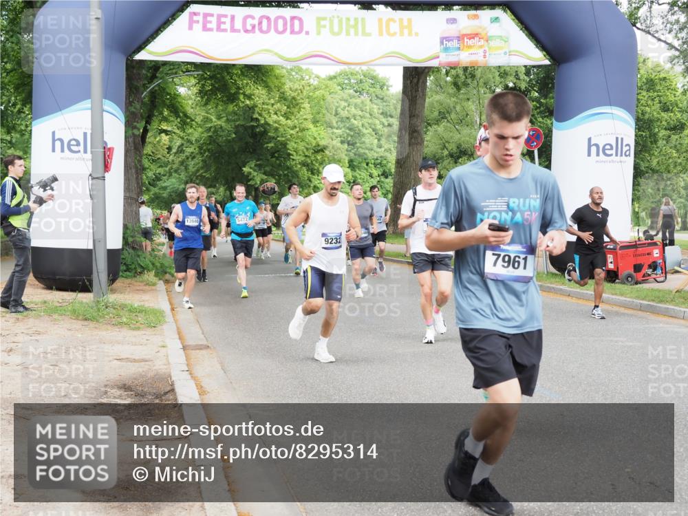29.06.2025 - hella hamburg halbmarathon MichiJ http://msf.ph/oto/8295314 29.06.2025 10:34:07 Zwischen KM18-KM19 1012, 1759, 2048, 3186, 3304, 6071, 6290, 6373, 6460, 7961, 8023, 8269, 8743, 9232, 10792, 12084, 15133, 15636, 16624, 17499, 17892, 18970, 19128 meine-sportfotos.de