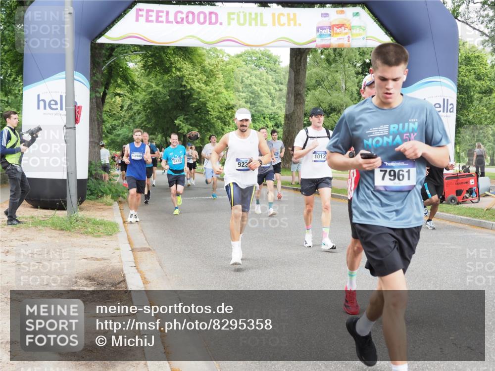 29.06.2025 - hella hamburg halbmarathon MichiJ http://msf.ph/oto/8295358 29.06.2025 10:34:07 Zwischen KM18-KM19 1012, 1759, 2048, 3186, 3304, 6071, 6290, 6373, 6460, 7961, 8023, 8269, 8743, 9232, 10792, 12084, 15133, 15636, 16624, 17499, 17892, 18970, 19128 meine-sportfotos.de