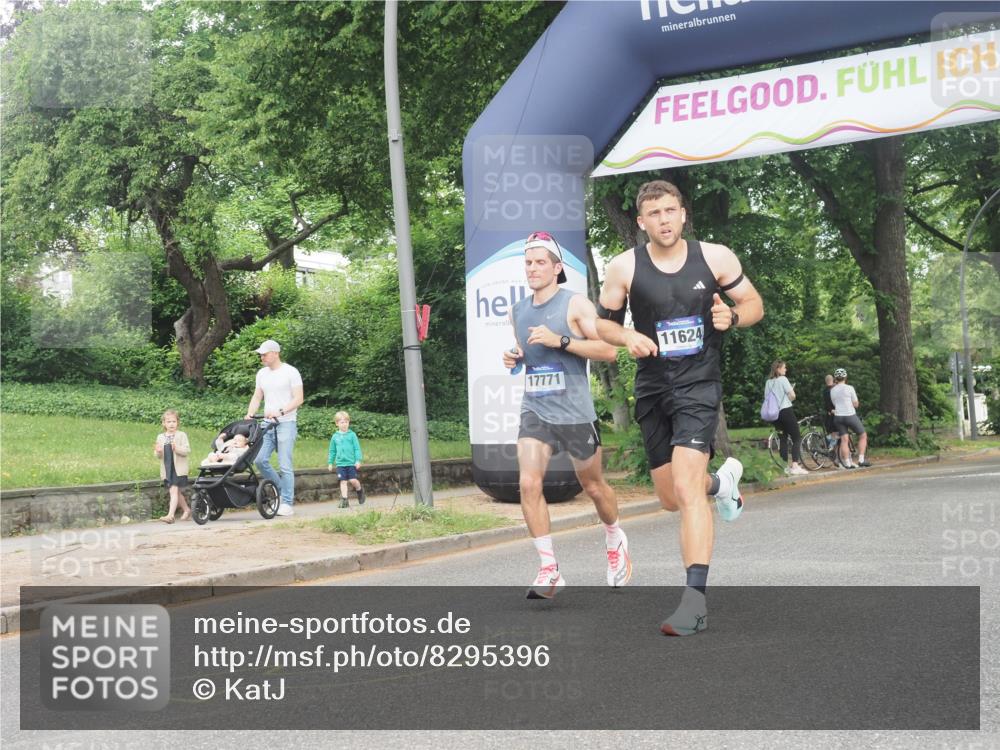 29.06.2025 - hella hamburg halbmarathon KatJ http://msf.ph/oto/8295396 29.06.2025 10:13:23 Zwischen KM18-KM19 2618, 7834, 7862 meine-sportfotos.de