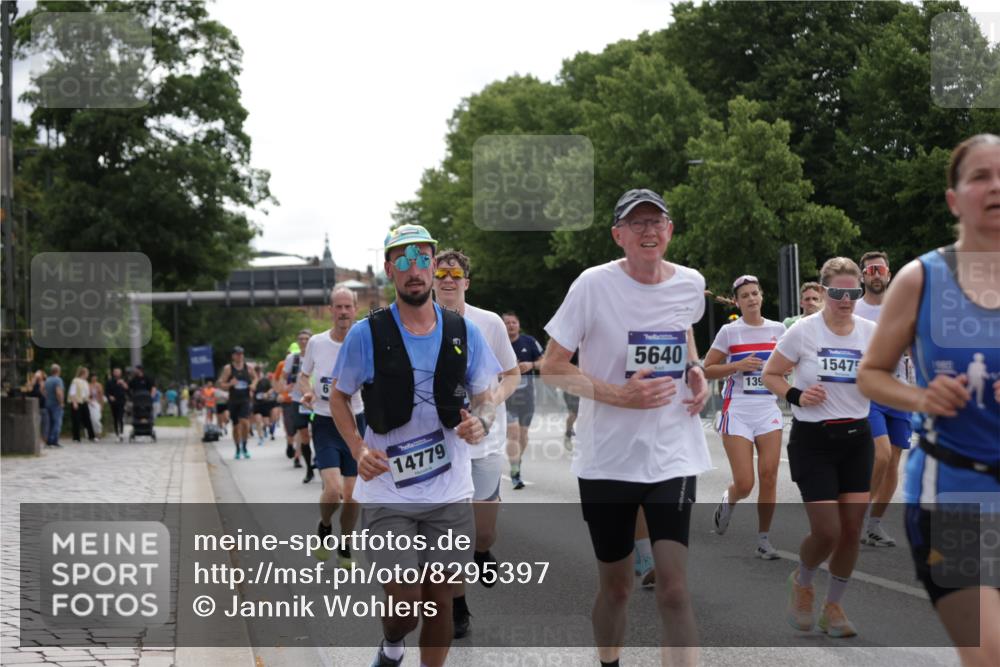 29.06.2025 - hella hamburg halbmarathon Jannik Wohlers http://msf.ph/oto/8295397 29.06.2025 10:36:41 Lombardsbrücke 1022, 1253, 1339, 1488, 1490, 1597, 1952, 1954, 2031, 2072, 2104, 2272, 2480, 3127, 3165, 3714, 4347, 4733, 5224, 5538, 5640, 5786, 6172, 6359, 6584, 6804, 7202, 7707, 8007, 8257, 8258, 8315, 8758, 9054, 9055, 10762, 10862, 10931, 11246, 11843, 12087, 12103, 12184, 12218, 12463, 12532, 13165, 13695, 13783, 13970, 13971, 14202, 14396, 14779, 14915, 15106, 15353, 15475, 15907, 16192, 16304, 16309, 16782, 16885, 17388, 17504, 17591, 17687, 17688, 17794, 18578 meine-sportfotos.de
