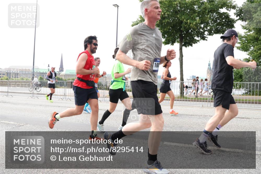 29.06.2025 - hella hamburg halbmarathon Lena Gebhardt http://msf.ph/oto/8295414 29.06.2025 10:21:29 Lombardsbrücke 165, 1028, 1072, 1266, 1401, 1658, 1668, 2271, 2383, 2635, 2815, 2956, 2986, 3122, 3161, 3453, 3770, 3817, 3825, 3826, 4375, 4376, 4697, 4786, 5061, 5122, 5373, 5395, 5412, 5493, 5759, 5767, 5957, 6086, 6103, 6275, 6308, 6475, 6844, 7228, 7375, 7522, 7553, 7608, 7612, 7781, 8095, 8286, 8715, 8726, 8844, 8896, 9100, 9108, 9369, 9483, 9499, 9501, 9532, 9624, 10374, 10602, 10874, 11698, 12175, 12694, 13057, 13508 meine-sportfotos.de