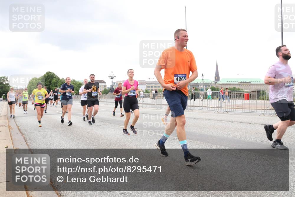 29.06.2025 - hella hamburg halbmarathon Lena Gebhardt http://msf.ph/oto/8295471 29.06.2025 10:56:05 Lombardsbrücke 14221, 17039, 17038, 7516, 18195, 4265, 1113, 1738, 1909, 2095, 2793, 3101, 3244, 3257, 3268, 4083, 4265, 4354, 4470, 4473, 4836, 4896, 5220, 5222, 5306, 5575, 5580, 5693, 5757, 5994, 6055, 6056, 6113, 6257, 6494, 6594, 6968, 7025, 7028, 7516, 7616, 7969, 8005, 8110, 8305, 8517, 8527, 8532, 8533, 8648, 9435, 9548, 9606, 9838, 9861, 9865, 9948, 9953, 9956, 10094, 10436, 10438, 10449, 10593, 10640, 10740, 10784, 10987, 11903, 11962, 11963, 12695 meine-sportfotos.de