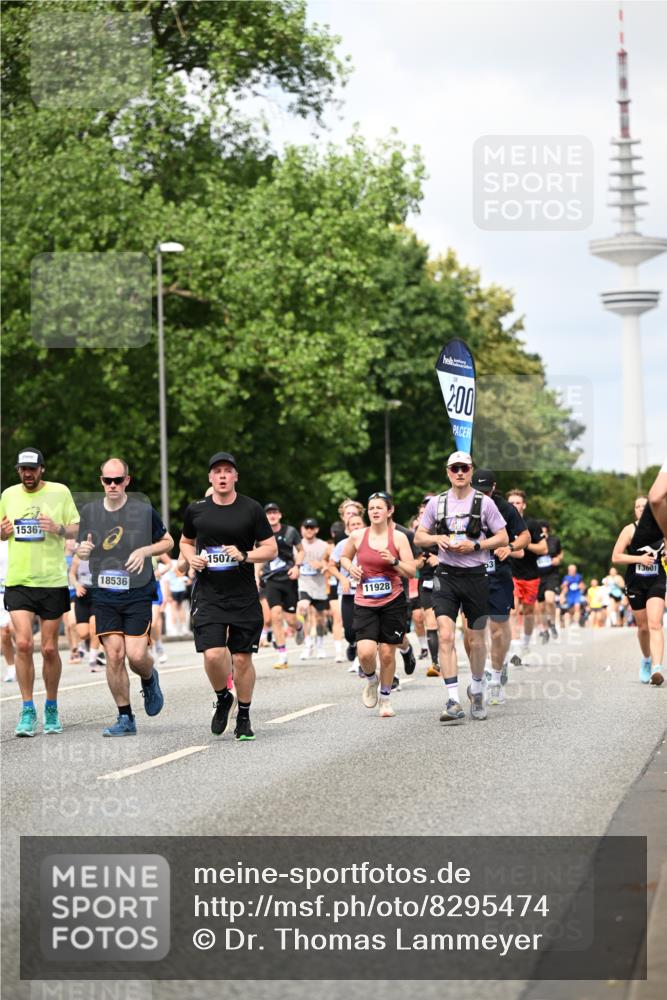 29.06.2025 - hella hamburg halbmarathon Dr. Thomas Lammeyer http://msf.ph/oto/8295474 29.06.2025 10:37:41 Kennedybrücke 1324, 1896, 1995, 2085, 2342, 2526, 2776, 3341, 3812, 3871, 4164, 4361, 4433, 4449, 4807, 5075, 5180, 5561, 5584, 5917, 6773, 6999, 7308, 7309, 7705, 8620, 8891, 9234, 9258, 9438, 9591, 9706, 9750, 9799, 9995, 10800, 11092, 11111, 11260 meine-sportfotos.de