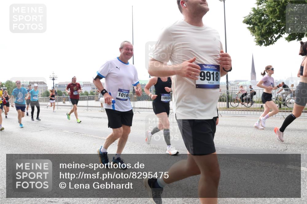 29.06.2025 - hella hamburg halbmarathon Lena Gebhardt http://msf.ph/oto/8295475 29.06.2025 10:36:39 Lombardsbrücke 15077, 8644, 1815, 10146, 10024, 9918, 1102, 1118, 1224, 1253, 1835, 1948, 1952, 1954, 2124, 2552, 2588, 3398, 3404, 3428, 3741, 3873, 3895, 4084, 4245, 4442, 4618, 4762, 4937, 4996, 5012, 5246, 5427, 5540, 5573, 5747, 5789, 5809, 5919, 6092, 6093, 6156, 6190, 6359, 6417, 6667, 7111, 7140, 7575, 7576, 7632, 7773, 8498, 8499, 8530, 8581, 8936, 8937, 8945, 9115, 9117, 9229, 9295, 9500, 9694, 13265, 15077, 17156, 17807, 18152, 18488 meine-sportfotos.de