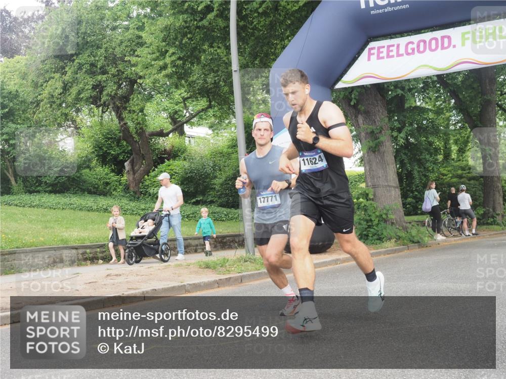 29.06.2025 - hella hamburg halbmarathon KatJ http://msf.ph/oto/8295499 29.06.2025 10:13:24 Zwischen KM18-KM19 2618, 7834, 7862 meine-sportfotos.de