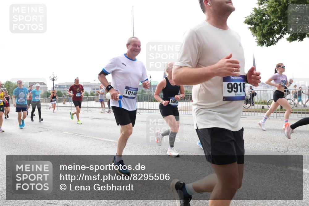 29.06.2025 - hella hamburg halbmarathon Lena Gebhardt http://msf.ph/oto/8295506 29.06.2025 10:36:40 Lombardsbrücke 18644, 15077, 10146, 18152, 10024, 9918, 1102, 1118, 1224, 1253, 1835, 1948, 1952, 1954, 2124, 2552, 2588, 3165, 3398, 3404, 3428, 3741, 3873, 3895, 4084, 4245, 4442, 4618, 4762, 4937, 4996, 5012, 5246, 5427, 5540, 5573, 5747, 5789, 5809, 5919, 6092, 6093, 6156, 6190, 6359, 6417, 6667, 7140, 7575, 7576, 7632, 7773, 8498, 8499, 8530, 8936, 8937, 8945, 9115, 9117, 9229, 9295, 9500, 9694, 13265, 15077, 17156, 17807, 18152, 18488 meine-sportfotos.de