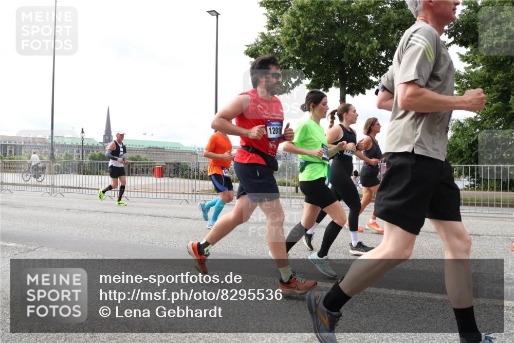 29.06.2025 - hella hamburg halbmarathon Lena Gebhardt http://msf.ph/oto/8295536 29.06.2025 10:21:30 Lombardsbrücke 12018, 1028, 1072, 1266, 1401, 1658, 1668, 2271, 2383, 2529, 2635, 2815, 2956, 2986, 3122, 3161, 3453, 3770, 3817, 3825, 3826, 4375, 4376, 4697, 4786, 5061, 5122, 5373, 5395, 5412, 5493, 5759, 5767, 5957, 6086, 6103, 6275, 6308, 6475, 6805, 6844, 7228, 7375, 7522, 7553, 7608, 7612, 7781, 8095, 8286, 8715, 8726, 8844, 8896, 9100, 9108, 9369, 9483, 9499, 9501, 9532, 9624, 10374, 10602, 10874, 11698, 12175, 13057, 13508 meine-sportfotos.de