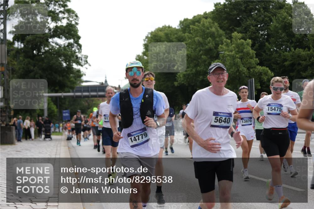 29.06.2025 - hella hamburg halbmarathon Jannik Wohlers http://msf.ph/oto/8295538 29.06.2025 10:36:41 Lombardsbrücke 1022, 1253, 1339, 1488, 1490, 1597, 1952, 1954, 2031, 2072, 2104, 2272, 2480, 3127, 3165, 3714, 4347, 4733, 5224, 5538, 5640, 5786, 6172, 6359, 6584, 6804, 7202, 7707, 8007, 8257, 8258, 8315, 8758, 9054, 9055, 10762, 10862, 10931, 11246, 11843, 12087, 12103, 12184, 12218, 12463, 12532, 13165, 13695, 13783, 13970, 13971, 14202, 14396, 14779, 14915, 15106, 15353, 15475, 15907, 16192, 16304, 16309, 16782, 16885, 17388, 17504, 17591, 17687, 17688, 17794, 18578 meine-sportfotos.de
