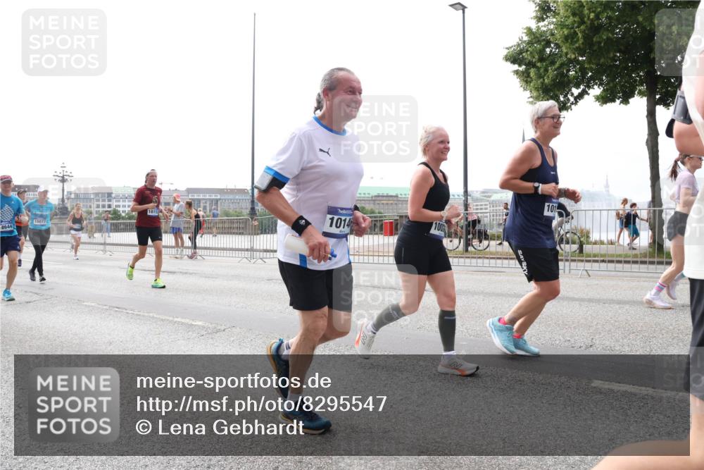 29.06.2025 - hella hamburg halbmarathon Lena Gebhardt http://msf.ph/oto/8295547 29.06.2025 10:36:40 Lombardsbrücke 8644, 15077, 18152, 1014, 101, 1102, 1118, 1224, 1253, 1835, 1948, 1952, 1954, 2124, 2552, 2588, 3165, 3398, 3404, 3428, 3741, 3873, 3895, 4084, 4245, 4442, 4618, 4762, 4937, 4996, 5012, 5246, 5427, 5540, 5573, 5747, 5789, 5809, 5919, 6092, 6093, 6156, 6190, 6359, 6417, 6667, 7140, 7575, 7576, 7632, 7773, 8498, 8499, 8530, 8936, 8937, 8945, 9115, 9117, 9229, 9295, 9500, 9694, 13265, 15077, 17156, 17807, 18152, 18488 meine-sportfotos.de