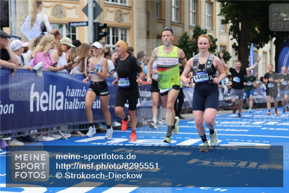 29.06.2025 - hella hamburg halbmarathon Strokosch-Dieckow http://msf.ph/oto/8295551 29.06.2025 10:51:41 Ziel 2396, 5008, 6286, 7224, 8710, 8819, 12224, 13327, 14012, 14458, 15427, 15496, 15727, 15831, 15899, 16907, 17682, 19007, 19020, 19053 meine-sportfotos.de