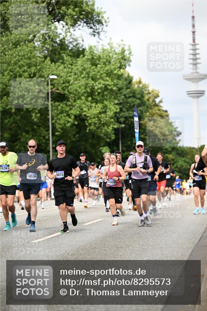29.06.2025 - hella hamburg halbmarathon Dr. Thomas Lammeyer http://msf.ph/oto/8295573 29.06.2025 10:37:41 Kennedybrücke 1324, 1896, 1995, 2085, 2342, 2526, 2776, 3341, 3812, 3871, 4164, 4361, 4433, 4449, 4807, 5075, 5180, 5561, 5584, 5917, 6773, 6999, 7308, 7309, 7705, 8620, 8891, 9234, 9258, 9438, 9591, 9706, 9750, 9799, 9995, 10800, 11092, 11111, 11260 meine-sportfotos.de