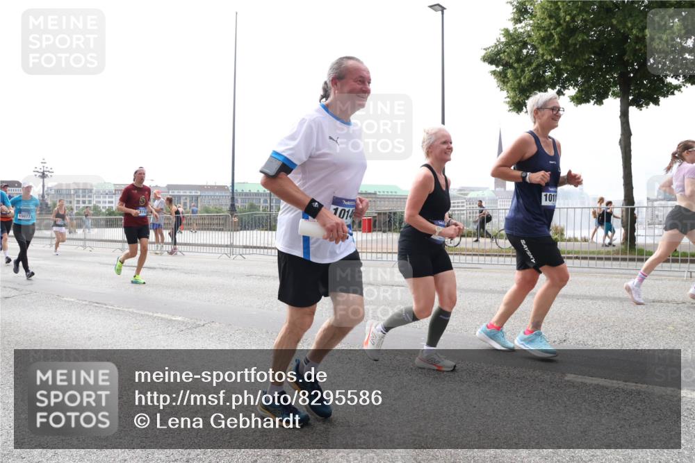 29.06.2025 - hella hamburg halbmarathon Lena Gebhardt http://msf.ph/oto/8295586 29.06.2025 10:36:40 Lombardsbrücke 15077, 5, 152, 1014, 1011, 1102, 1118, 1224, 1253, 1835, 1948, 1952, 1954, 2124, 2552, 2588, 3165, 3398, 3404, 3428, 3741, 3873, 3895, 4084, 4245, 4442, 4618, 4762, 4937, 4996, 5012, 5246, 5427, 5540, 5573, 5747, 5789, 5809, 5919, 6092, 6093, 6156, 6190, 6359, 6417, 6667, 7140, 7575, 7576, 7632, 7773, 8498, 8499, 8530, 8936, 8937, 8945, 9115, 9117, 9229, 9295, 9500, 9694, 13265, 15077, 17156, 17807, 18152, 18488 meine-sportfotos.de