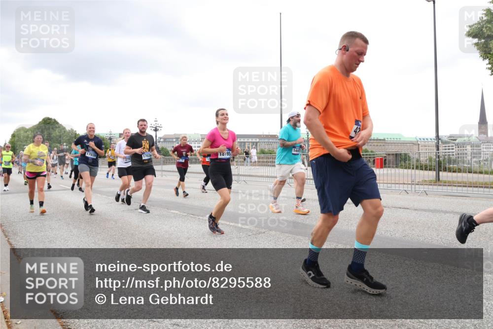 29.06.2025 - hella hamburg halbmarathon Lena Gebhardt http://msf.ph/oto/8295588 29.06.2025 10:56:05 Lombardsbrücke 1449, 17039, 17038, 18195, 279, 1113, 1738, 1909, 2095, 2793, 3101, 3244, 3257, 3268, 4083, 4265, 4354, 4470, 4473, 4836, 4896, 5220, 5222, 5306, 5575, 5580, 5693, 5757, 5994, 6055, 6056, 6113, 6257, 6494, 6594, 6968, 7025, 7028, 7516, 7616, 7969, 8005, 8110, 8305, 8517, 8527, 8532, 8533, 8648, 9435, 9548, 9606, 9838, 9861, 9865, 9948, 9953, 9956, 10094, 10436, 10438, 10449, 10593, 10640, 10740, 10784, 10987, 11903, 11962, 11963, 12695 meine-sportfotos.de