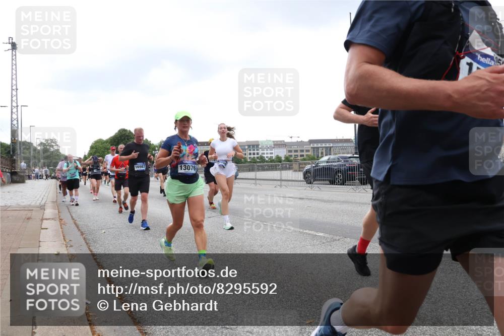29.06.2025 - hella hamburg halbmarathon Lena Gebhardt http://msf.ph/oto/8295592 29.06.2025 10:46:47 Lombardsbrücke 1073, 1286, 1363, 1371, 1375, 1593, 1608, 1720, 1837, 1961, 1999, 2162, 2211, 2320, 2327, 2500, 2556, 2665, 2697, 2981, 3277, 3406, 3407, 3469, 3734, 3823, 4202, 4239, 4296, 4342, 4355, 4448, 4604, 5111, 5114, 5700, 5796, 5953, 6124, 6161, 6485, 6496, 6740, 7073, 7303, 7364, 7368, 7374, 7412, 7767, 7827, 8477, 8486, 8551, 8553, 8684, 8700, 8967, 9691, 10153, 10230, 12333, 12522, 13969, 14261, 15852, 16882, 16987 meine-sportfotos.de