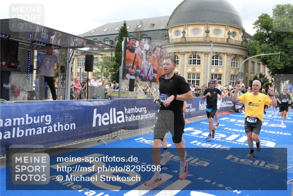 29.06.2025 - hella hamburg halbmarathon Michael Strokosch http://msf.ph/oto/8295596 29.06.2025 10:56:57 Ziel 1955, 2282, 2741, 2759, 5033, 5418, 6835, 7716, 11043, 13816, 14678, 15097, 16008, 16009, 16620, 16679 meine-sportfotos.de