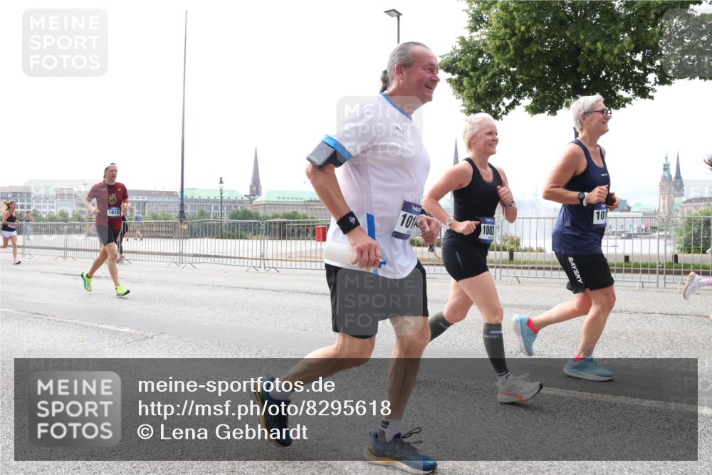 29.06.2025 - hella hamburg halbmarathon Lena Gebhardt http://msf.ph/oto/8295618 29.06.2025 10:36:40 Lombardsbrücke 18153, 101, 100, 10, 1102, 1118, 1224, 1253, 1835, 1948, 1952, 1954, 2124, 2552, 2588, 3165, 3398, 3404, 3428, 3741, 3873, 3895, 4084, 4245, 4442, 4618, 4762, 4937, 4996, 5012, 5246, 5427, 5540, 5573, 5747, 5789, 5809, 5919, 6092, 6093, 6156, 6190, 6359, 6417, 6667, 7140, 7575, 7576, 7632, 7773, 8498, 8499, 8530, 8936, 8937, 8945, 9115, 9117, 9229, 9295, 9500, 9694, 13265, 15077, 17156, 17807, 18152, 18488 meine-sportfotos.de