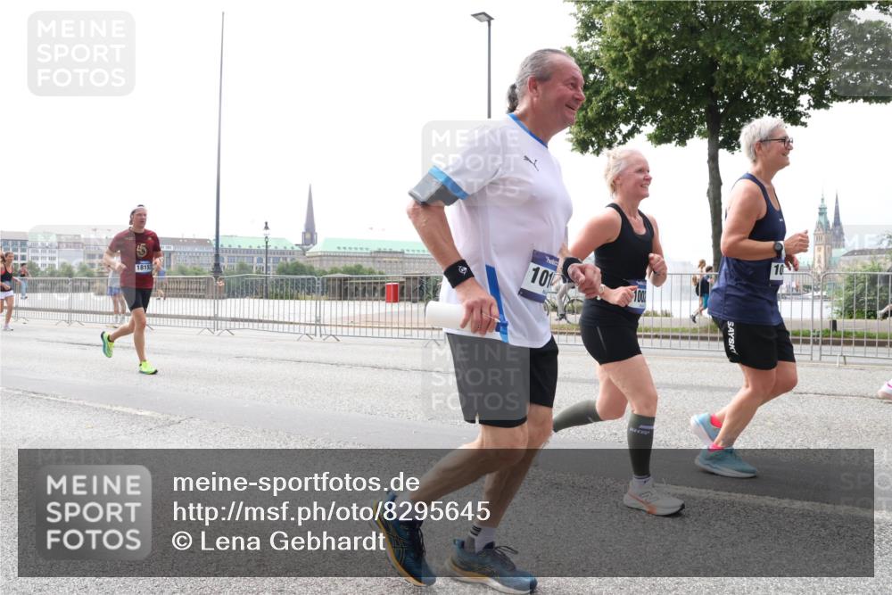 29.06.2025 - hella hamburg halbmarathon Lena Gebhardt http://msf.ph/oto/8295645 29.06.2025 10:36:40 Lombardsbrücke 18152, 1012, 100, 1102, 1118, 1224, 1253, 1835, 1948, 1952, 1954, 2124, 2552, 2588, 3165, 3398, 3404, 3428, 3741, 3873, 3895, 4084, 4245, 4442, 4618, 4762, 4937, 4996, 5012, 5246, 5427, 5540, 5573, 5747, 5789, 5809, 5919, 6092, 6093, 6156, 6190, 6359, 6417, 6667, 7140, 7575, 7576, 7632, 7773, 8498, 8499, 8530, 8936, 8937, 8945, 9115, 9117, 9229, 9295, 9500, 9694, 13265, 15077, 17156, 17807, 18152, 18488 meine-sportfotos.de