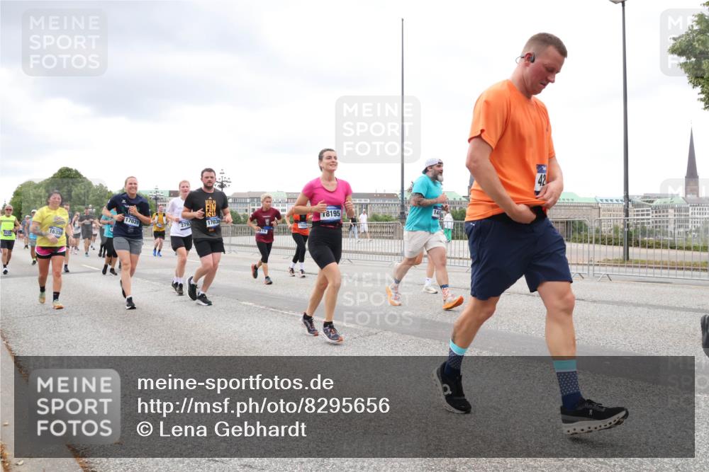 29.06.2025 - hella hamburg halbmarathon Lena Gebhardt http://msf.ph/oto/8295656 29.06.2025 10:56:05 Lombardsbrücke 8195, 1113, 1738, 1909, 2095, 2793, 3101, 3244, 3257, 3268, 4083, 4265, 4354, 4470, 4473, 4836, 4896, 5220, 5222, 5306, 5575, 5580, 5693, 5757, 5994, 6055, 6056, 6113, 6257, 6494, 6594, 6968, 7025, 7028, 7516, 7616, 7969, 8005, 8110, 8305, 8517, 8527, 8532, 8533, 8648, 9435, 9548, 9606, 9838, 9861, 9865, 9948, 9953, 9956, 10094, 10436, 10438, 10449, 10593, 10640, 10740, 10784, 10987, 11903, 11962, 11963, 12695 meine-sportfotos.de