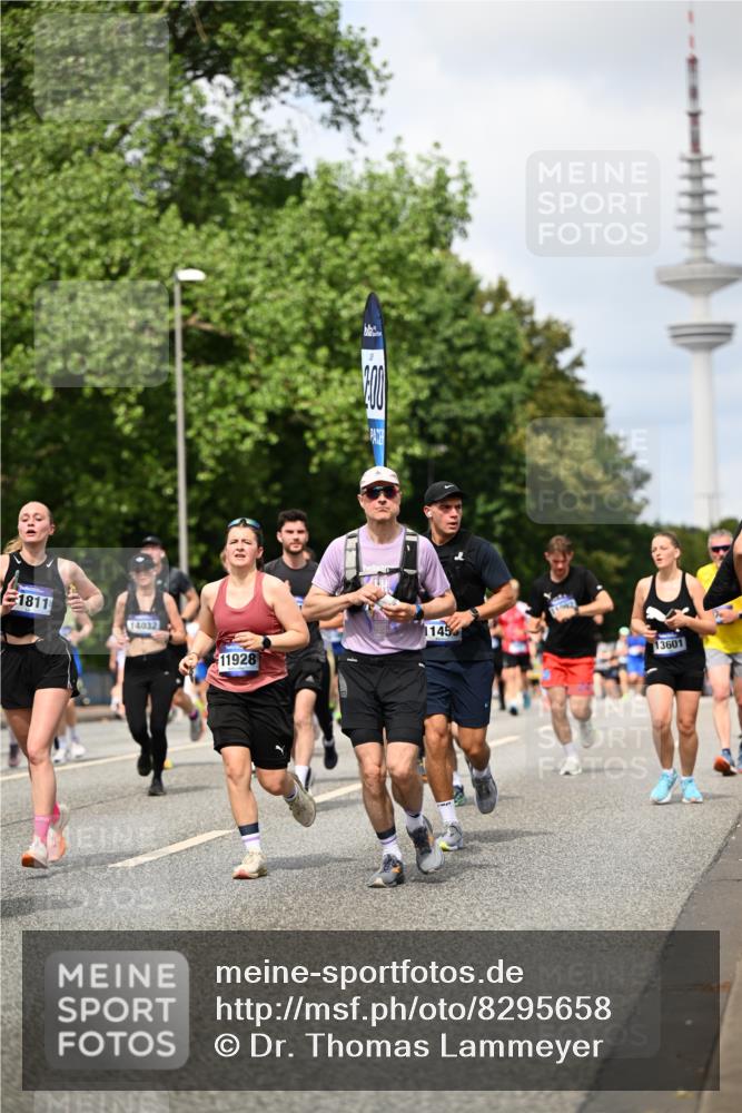 29.06.2025 - hella hamburg halbmarathon Dr. Thomas Lammeyer http://msf.ph/oto/8295658 29.06.2025 10:37:43 Kennedybrücke 1275, 1324, 1896, 1995, 2085, 2342, 2526, 2776, 3341, 3812, 3871, 4164, 4361, 4433, 4449, 4807, 5075, 5180, 5561, 5584, 5917, 6773, 6956, 6999, 7308, 7309, 7705, 8620, 8891, 9234, 9258, 9438, 9591, 9706, 9750, 9799, 9995, 10800, 11092, 11111, 11237, 11260 meine-sportfotos.de