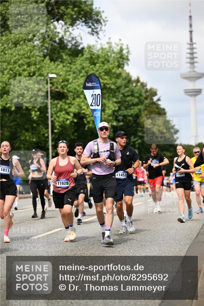 29.06.2025 - hella hamburg halbmarathon Dr. Thomas Lammeyer http://msf.ph/oto/8295692 29.06.2025 10:37:43 Kennedybrücke 1275, 1324, 1896, 1995, 2085, 2342, 2526, 2776, 3341, 3812, 3871, 4164, 4361, 4433, 4449, 4807, 5075, 5180, 5561, 5584, 5917, 6773, 6956, 6999, 7308, 7309, 7705, 8620, 8891, 9234, 9258, 9438, 9591, 9706, 9750, 9799, 9995, 10800, 11092, 11111, 11237, 11260 meine-sportfotos.de