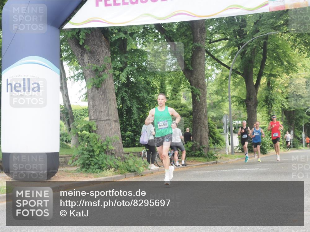 29.06.2025 - hella hamburg halbmarathon KatJ http://msf.ph/oto/8295697 29.06.2025 10:13:31 Zwischen KM18-KM19 6699 meine-sportfotos.de