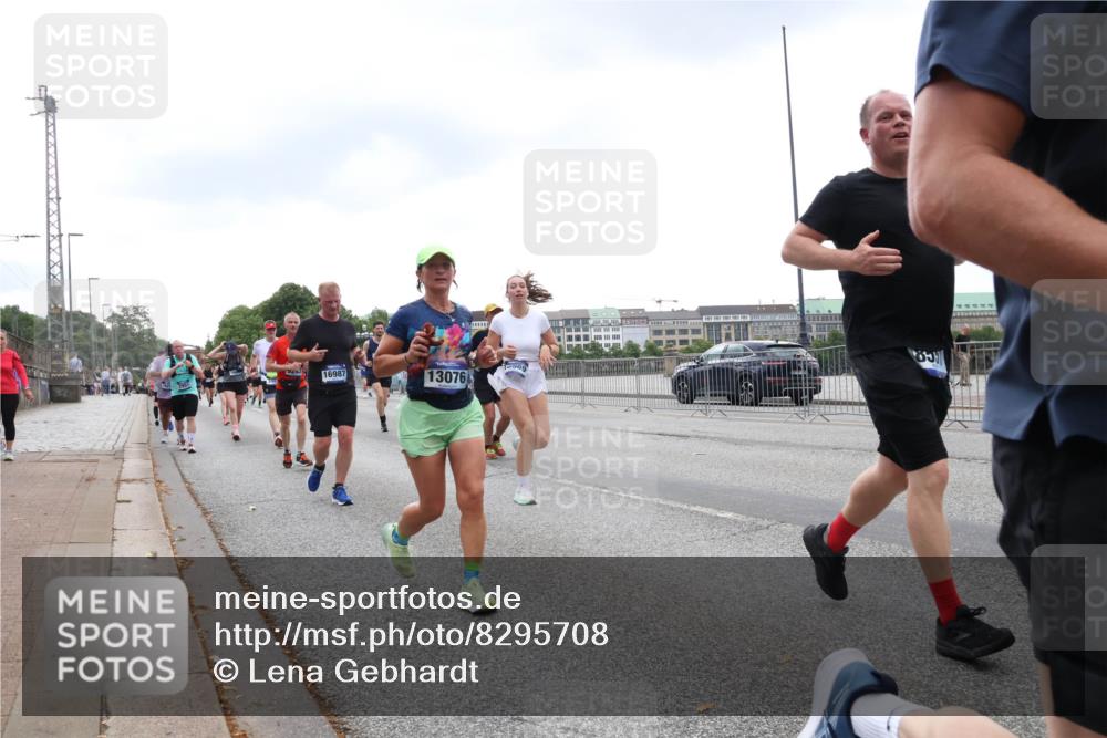29.06.2025 - hella hamburg halbmarathon Lena Gebhardt http://msf.ph/oto/8295708 29.06.2025 10:46:47 Lombardsbrücke 1073, 1286, 1363, 1371, 1375, 1593, 1608, 1720, 1837, 1961, 1999, 2162, 2211, 2320, 2327, 2500, 2556, 2665, 2697, 2981, 3277, 3406, 3407, 3469, 3734, 3823, 4202, 4239, 4296, 4342, 4355, 4448, 4604, 5111, 5114, 5700, 5796, 5953, 6124, 6161, 6485, 6496, 6740, 7073, 7303, 7364, 7368, 7374, 7412, 7767, 7827, 8477, 8486, 8551, 8553, 8684, 8700, 8967, 9691, 10153, 10230, 12333, 12522, 13969, 14261, 15852, 16882, 16987 meine-sportfotos.de
