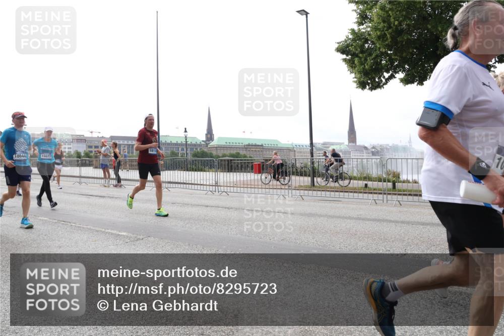29.06.2025 - hella hamburg halbmarathon Lena Gebhardt http://msf.ph/oto/8295723 29.06.2025 10:36:41 Lombardsbrücke 18644, 15077, 1815, 10, 1102, 1118, 1224, 1253, 1835, 1948, 1952, 1954, 2124, 2552, 2588, 3165, 3398, 3404, 3428, 3741, 3873, 3895, 4084, 4245, 4442, 4618, 4762, 4937, 4996, 5012, 5246, 5427, 5540, 5573, 5747, 5789, 5809, 5919, 6093, 6156, 6190, 6359, 6417, 6667, 7140, 7575, 7576, 7632, 7773, 8498, 8499, 8530, 8936, 8937, 8945, 9115, 9117, 9229, 9295, 9500, 9694, 13265, 15077, 17156, 17807, 18152, 18488 meine-sportfotos.de