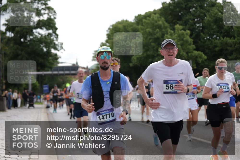29.06.2025 - hella hamburg halbmarathon Jannik Wohlers http://msf.ph/oto/8295724 29.06.2025 10:36:41 Lombardsbrücke 1022, 1253, 1339, 1488, 1490, 1597, 1952, 1954, 2031, 2072, 2104, 2272, 2480, 3127, 3165, 3714, 4347, 4733, 5224, 5538, 5640, 5786, 6172, 6359, 6584, 6804, 7202, 7707, 8007, 8257, 8258, 8315, 8758, 9054, 9055, 10762, 10862, 10931, 11246, 11843, 12087, 12103, 12184, 12218, 12463, 12532, 13165, 13695, 13783, 13970, 13971, 14202, 14396, 14779, 14915, 15106, 15353, 15475, 15907, 16192, 16304, 16309, 16782, 16885, 17388, 17504, 17591, 17687, 17688, 17794, 18578 meine-sportfotos.de