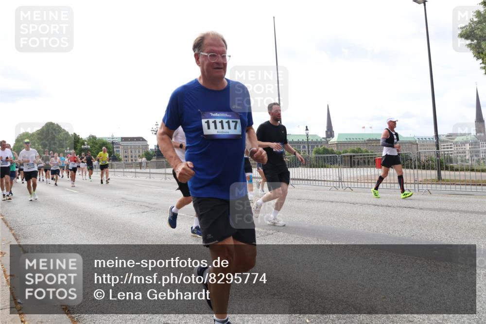 29.06.2025 - hella hamburg halbmarathon Lena Gebhardt http://msf.ph/oto/8295774 29.06.2025 10:21:30 Lombardsbrücke 2815, 11117, 1028, 1072, 1266, 1401, 1658, 1668, 2271, 2383, 2529, 2635, 2815, 2956, 2986, 3122, 3161, 3453, 3770, 3817, 3825, 3826, 4375, 4376, 4697, 4786, 5061, 5122, 5373, 5395, 5412, 5493, 5759, 5767, 5957, 6086, 6103, 6275, 6308, 6475, 6805, 6844, 7228, 7375, 7522, 7553, 7608, 7612, 7781, 8095, 8286, 8715, 8726, 8844, 8896, 9100, 9108, 9369, 9483, 9499, 9501, 9532, 9624, 10374, 10602, 10874, 11698, 12175, 13057, 13508 meine-sportfotos.de