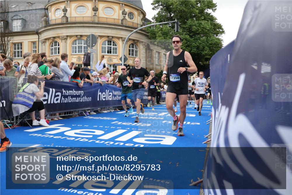 29.06.2025 - hella hamburg halbmarathon Strokosch-Dieckow http://msf.ph/oto/8295783 29.06.2025 10:51:46 Ziel 2396, 2818, 2823, 2880, 4297, 6286, 7224, 8710, 8819, 8856, 9793, 9959, 12224, 13799, 14458, 15427, 15496, 15727, 15831, 15899, 16907, 17682, 17815, 17962, 19053, 19137 meine-sportfotos.de