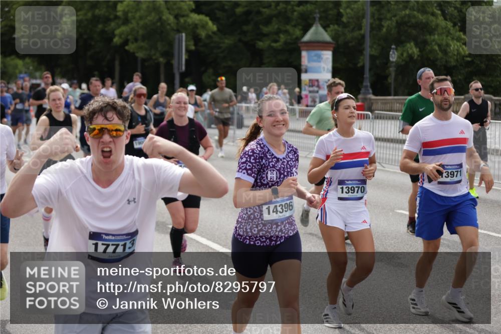 29.06.2025 - hella hamburg halbmarathon Jannik Wohlers http://msf.ph/oto/8295797 29.06.2025 10:36:43 Lombardsbrücke 1022, 1339, 1488, 1490, 1597, 2031, 2072, 2104, 2272, 2480, 3127, 3165, 3714, 4347, 4733, 5224, 5538, 5640, 5786, 6172, 6584, 6804, 7202, 7707, 8007, 8257, 8258, 8315, 8758, 9054, 9055, 10762, 10862, 10931, 11246, 11843, 12087, 12103, 12184, 12218, 12463, 12532, 13695, 13783, 13970, 13971, 14202, 14343, 14396, 14779, 14915, 15106, 15353, 15475, 15907, 16192, 16304, 16782, 16885, 17388, 17504, 17591, 17687, 17688, 17794, 18578 meine-sportfotos.de