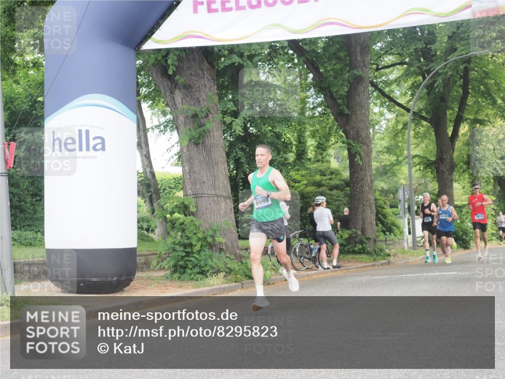 29.06.2025 - hella hamburg halbmarathon KatJ http://msf.ph/oto/8295823 29.06.2025 10:13:31 Zwischen KM18-KM19 6699 meine-sportfotos.de